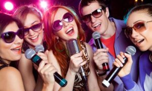 Mơ thấy hát karaoke đánh đề con gì? Giải mã các điềm báo